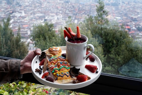 Sabores ancestrales y combinación de ingredientes en las guaguas y coladas que preparan hoteles y restaurantes quiteños