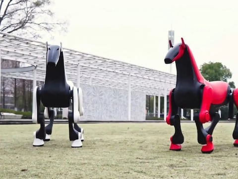 Caballo robot: la edición limitada que combina diseño biónico y tecnología robótica industrial de cuadrúpedos en honor al Año Chino