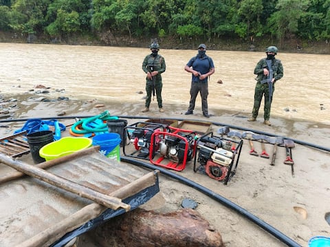 Desarticulan campamento de minería ilegal en Puyango: decomisan equipos y químicos