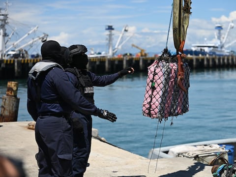 Armada de Ecuador incauta 3,2 toneladas de droga en operativo conjunto con Estados Unidos
