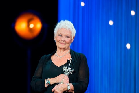 La actriz Judi Dench defiende a su amigo Kevin Spacey