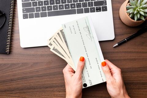 IRS confirma cheques de estímulo para finales de verano: son 1.390 dólares para cada estadounidense elegible