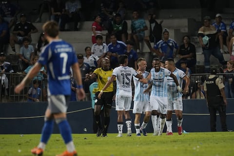 ‘¡Fuera, Sánchez, fuera!: el Capwell perdió la paciencia con el DT de Emelec y pide su salida