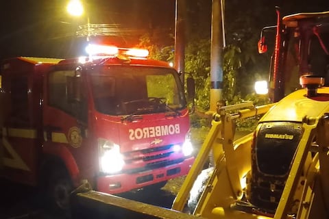 Deslizamientos de tierra afectan paso en Quinindé, en Esmeraldas, y la vía Mitad del Mundo-Río Blanco