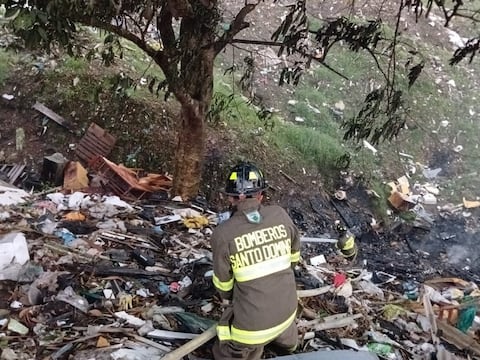 Incendio por quema de desechos alarmó a moradores en barrio de Santo Domingo