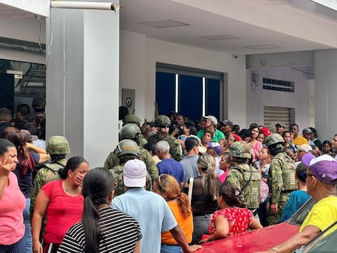 Familias de Babahoyo impactadas por el invierno inician cobro del Bono de Contingencia