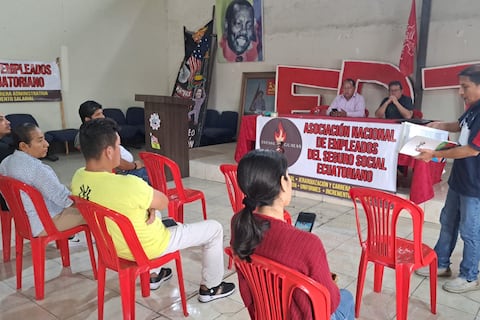 700 personas con nombramiento provisional en el IESS denuncian su salida sin pago ni notificación