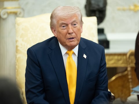 Donald Trump ordena posponer durante 5 días los ataques a centrales eléctricas de Irán