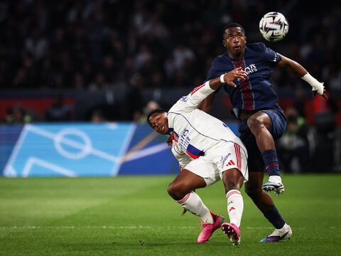 Con Willian Pacho como titular, PSG fue derrotado por el Lyon en la Ligue 1 de Francia