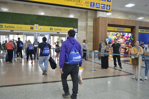 ‘No se sabe si se regresa a la casa o lo agarran en el camino’: migrantes que tenían en trámite pedido de asilo en Estados Unidos llegan deportados a Guayaquil