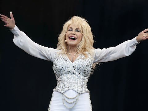 Dolly Parton cancela nuevamente su residencia en Las Vegas por motivos de salud