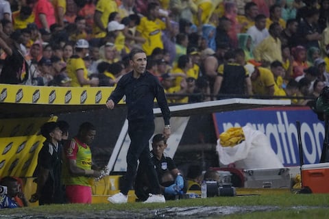 ‘La idea es que repita los éxitos que tuvo con Cruz Azul, por ahora están muy lejos de esa réplica’, dice la prensa de México sobre Vicente Sánchez, técnico de Emelec