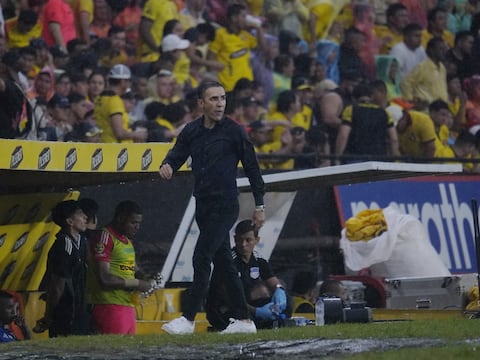 ‘La idea es que repita los éxitos que tuvo con Cruz Azul, por ahora están muy lejos de esa réplica’, dice la prensa de México sobre Vicente Sánchez, técnico de Emelec