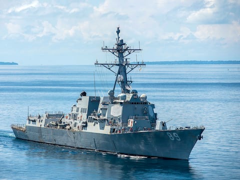 El USS Mustin se despliega en Japón: este destructor de misiles guiados respalda el compromiso de Estados Unidos con la defensa en la región del Indopacífico