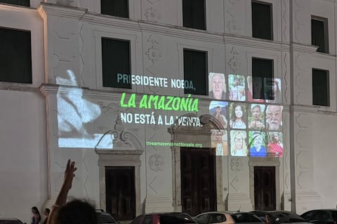 En la COP30 se exhibió mensaje contra la expansión petrolera en Ecuador: ‘Noboa, la Amazonía no está en venta’