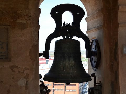 De campanas y sirenas