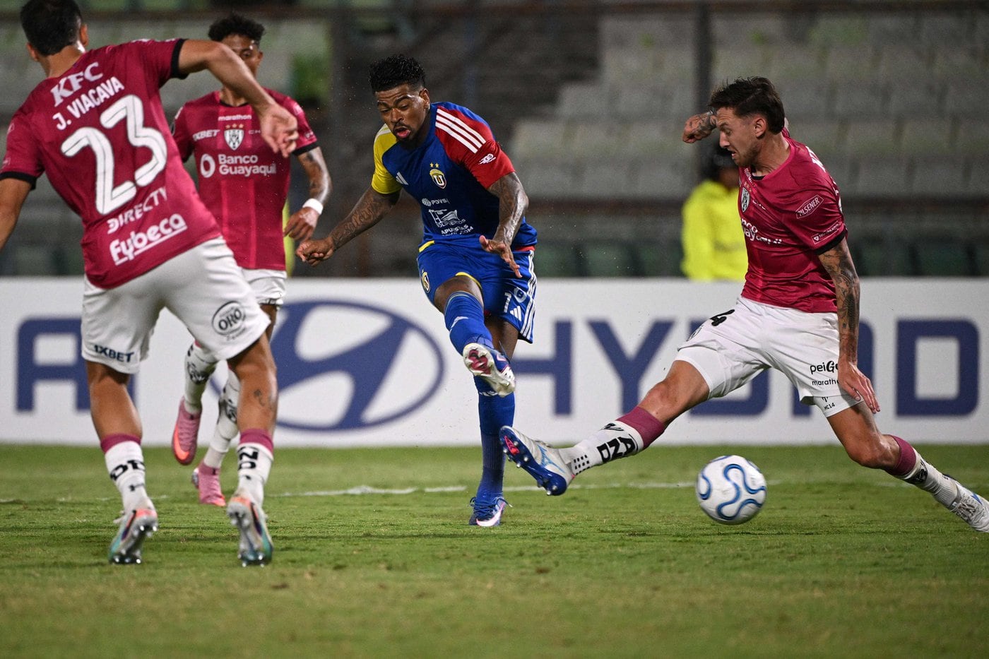 Rosario Central lidera el Grupo H tras derrota de IDV; Barcelona SC revive en el D