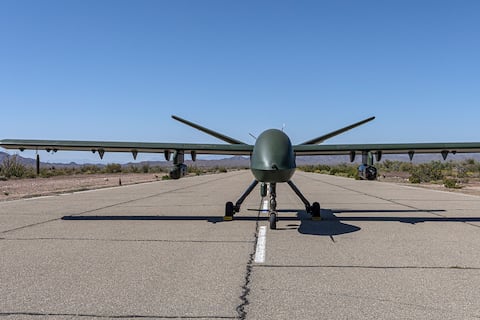 Estados Unidos refuerza su flota de aviones no tripulados: drones asesinos con armas láser pueden cegar sensores y derretir componentes electrónicos