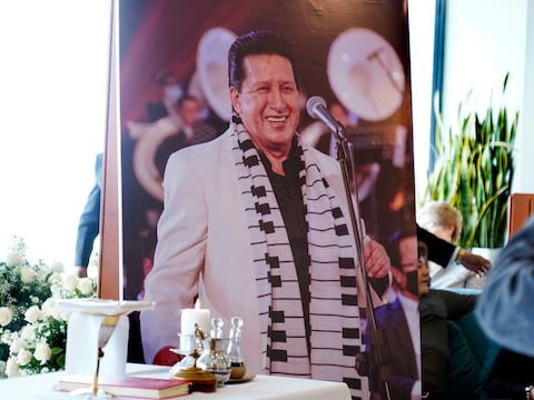 “La música ecuatoriana perdió un referente y nosotros un papá”, multitudinario velorio para el último adiós de Gustavo Velásquez