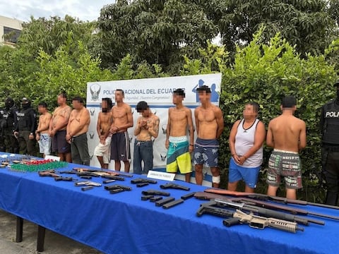 10 aprehendidos, decomiso de armas y vehículos recuperados durante operativos en Guayaquil y Durán, en segundo día de toque de queda