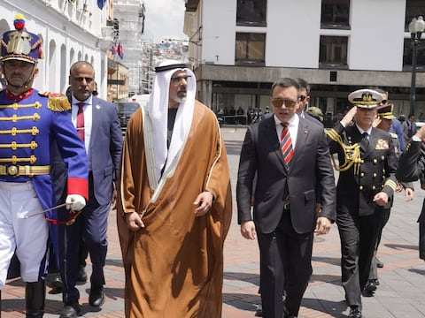 El principe heredero de Abu Dabi es recibido por el presidente Daniel Noboa en el Palacio de Carondelet