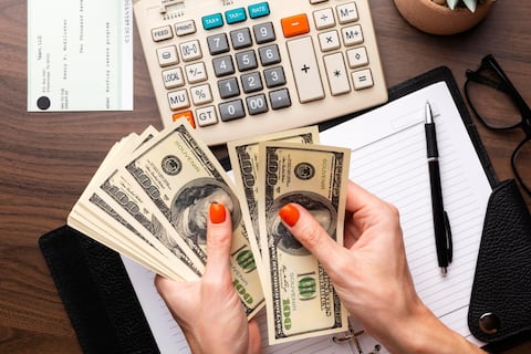 Enfermera deja su empleo de 13 años para administrar una lavandería: “Ahora trabajo 10 horas a la semana y gano $450.000 al año”