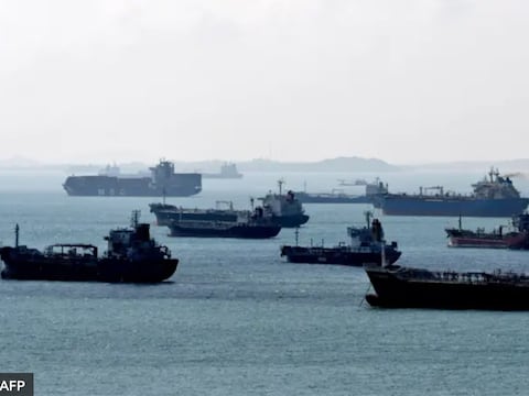 Qué es la flota de buques fantasma por la que se acusa a Venezuela de burlar las sanciones para exportar su petróleo