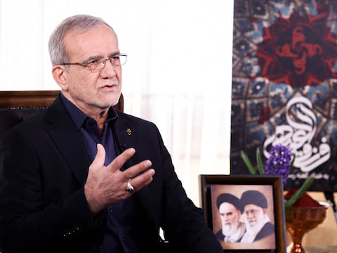 Criticas contra Pezeshkian por disculparse ante países de la región por los ataques de Irán