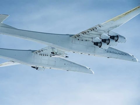 Avión más grande del mundo vuela sobre California: parece dos 747 fusionados y tiene una envergadura mayor a un campo de fútbol