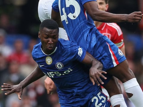 La prensa inglesa apuntó a Moisés Caicedo tras la caída del Chelsea ante Nottingham Forest: ‘fue en parte culpable del tercer gol’