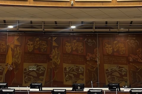 Sismo en Quito afectó vitrales del salón plenario de la Asamblea Nacional y las sesiones serán virtuales