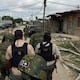 Militares ejecutan explosiones controladas para destruir inmuebles en Puerto Bolívar identificados como ‘casas del terror’