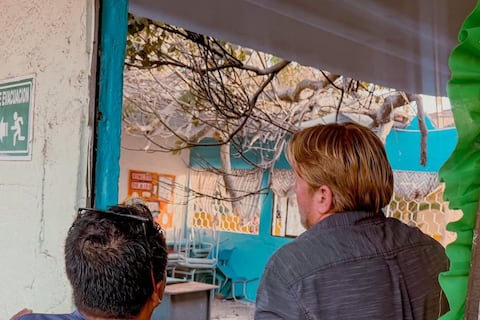 15 menores afectados por caída de rama de árbol en aula de clases en Salinas