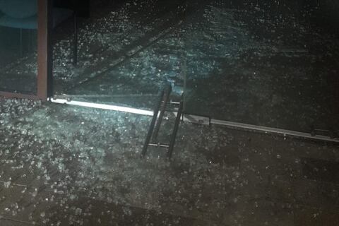 Arcsa denuncia que puertas de acceso en oficinas del parque Samanes fueron destruidas