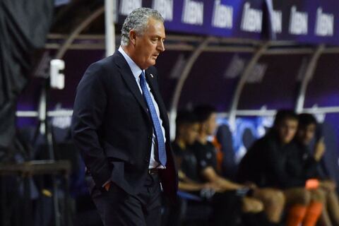 Gustavo Alfaro ‘deja botada’ a Costa Rica, donde ‘ya no lo querían’ porque se dejó ‘seducir’ por Paraguay, dice la prensa tica sobre extécnico de Ecuador