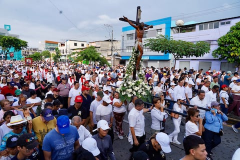 Con muletas y en sillas de ruedas, feligreses acuden a la procesión del norte para pedir sanación y milagros
