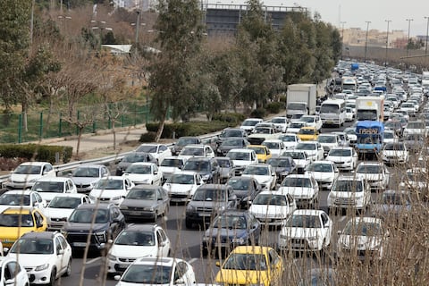 Teherán con atascos en tráfico y sin internet. Acopio de víveres y calles vacías en Jerusalén para resguardarse de ataques