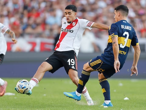 Kendry Páez fue titular en la caída de River Plate ante Boca Juniors en el ‘súperclásico’ de Argentina