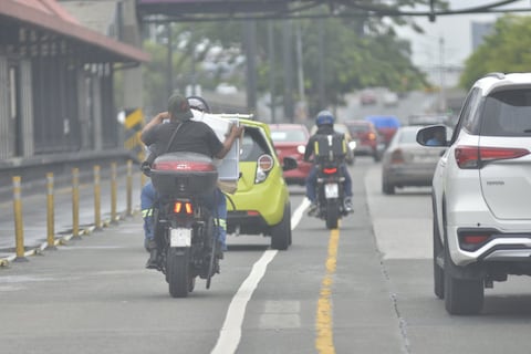 Dudas sobre licencias inquietan a quienes manejan motocicletas: esto explica la CTE sobre circulación con documento tipo B