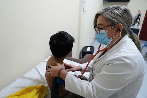 Menores con síntomas respiratorios acuden al hospital Bicentenario tras el regreso a clases: atenciones van en aumento en semanas recientes