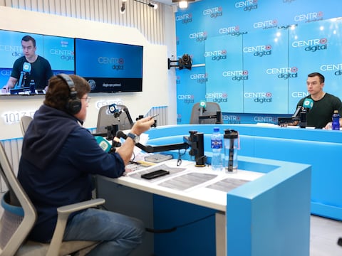 El presidente Daniel Noboa lanzó sus ‘pullas’ contra personajes políticos en entrevista con Radio Centro