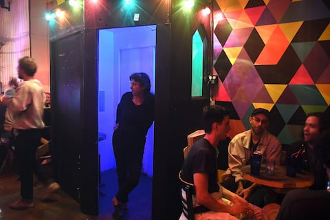 Al estilo de Footloose: antigua ley en Nueva York prohíbe bailar en restaurantes y planean abolirla