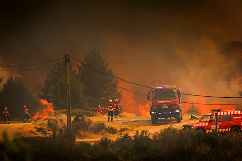 Detienen a tres personas por provocar un incendio en un área protegida en Portugal