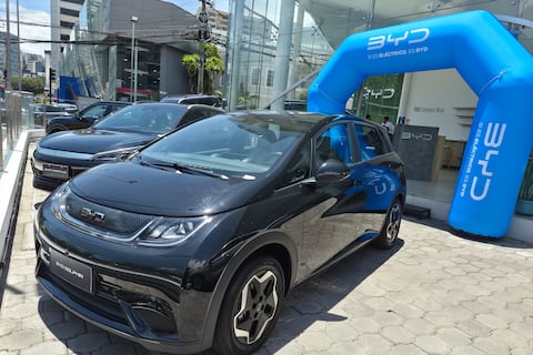 BYD acelera en Ecuador y entra en el transporte comercial con un modelo para taxis