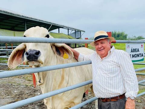 ‘En el camino se encontraron al capataz de la hacienda conduciendo la camioneta de Héctor Zambrano’: los detalles que llevaron a la detención de tres personas por el asesinato de los esposos enterrados en su finca en Portoviejo