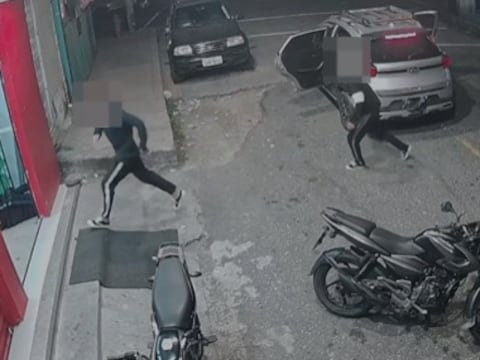 Cuatro adultos y dos menores de edad capturados por robo a comercial en la Martha de Roldós