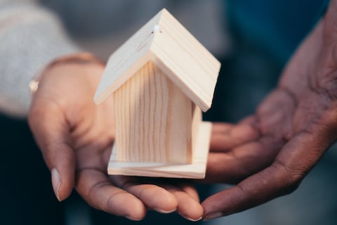 Esto terminaré pagando por una casa si aplico al préstamo del Biess anunciado por Daniel Noboa con un interés del 2,99 %