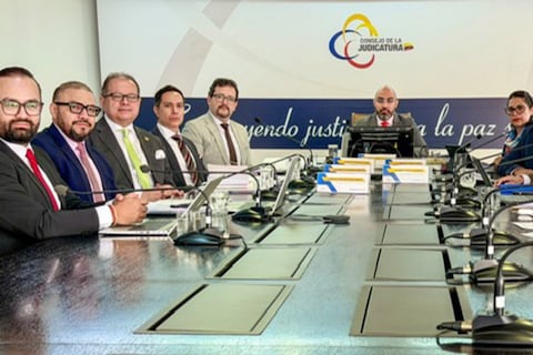 Mario Godoy encabeza sesión extraordinaria del pleno del Consejo de la Judicatura, un día después de su comparecencia en la Asamblea