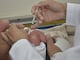 Madres acuden para vacunar a hijos y protegerlos contra la fiebre amarilla y otras enfermedades