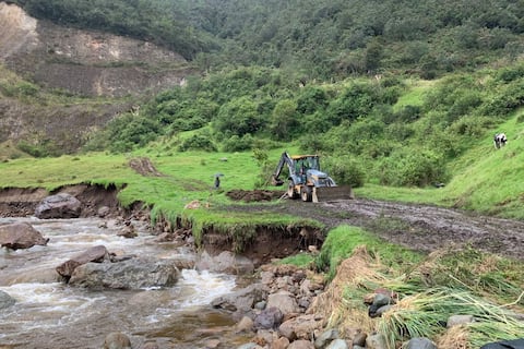 Nuevo camino de más de 150 metros busca llegar a comunidad afectada por lluvias en Azuay